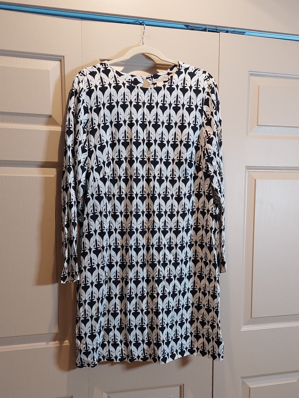 H&M Black and White Greyhound Long-Sleeve Shift Dress